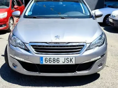 Usado Peugeot 308 SW Active 130 CV (95 kW) 2016 Gris / plata Familiar