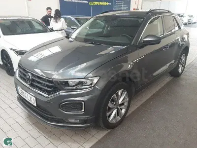 Usado VW T-Roc Advance 150 CV (110 kW) 2022 Gris / plata SUV