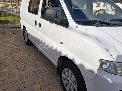 Blanco Usado 2005 Hyundai H-1 Monovolumen | 3800 €