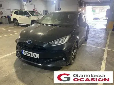 Usado Toyota Yaris Style 116 CV (85 kW) 2022 Negro Utilitario