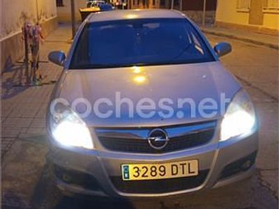 Usado Opel Vectra Elegance 150 CV (110 kW) 2005 Gris / plata Berlina