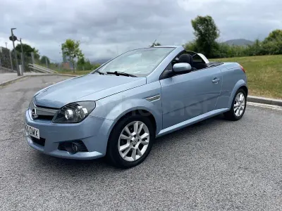 Usado Opel Tigra Sport 90 CV (66 kW) 2005 Azul Descapotable