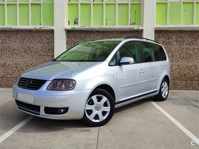 Gris / plata Usado 2006 VW Touran Advance Monovolumen | 5999 € (Un poco caro)