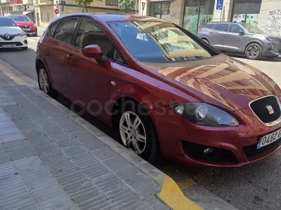 Usado Seat Leon Style 105 CV (77 kW) 2010 Granate Utilitario