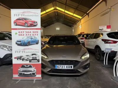 Usado Ford Focus ST-Line 120 CV (88 kW) 2019 Gris Utilitario