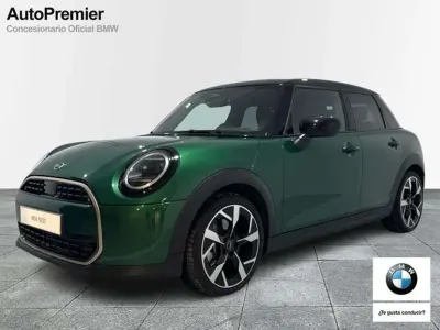Usado Mini Cooper Essential 114 kW (156 CV) 2025 Verde Utilitario