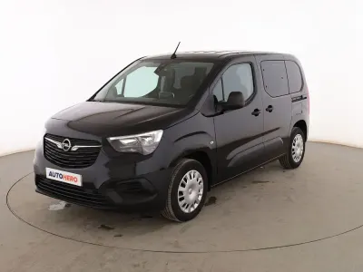 Usado Opel Combo Life Edition 102 CV (75 kW) 2021 Negro Monovolumen