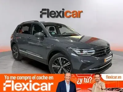 Usado VW Tiguan Life 150 CV (110 kW) 2021 Gris SUV
