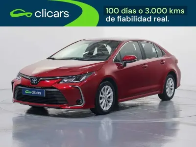 Usado Toyota Corolla Business Edition 98 CV (72 kW) 2022 Rojo Berlina