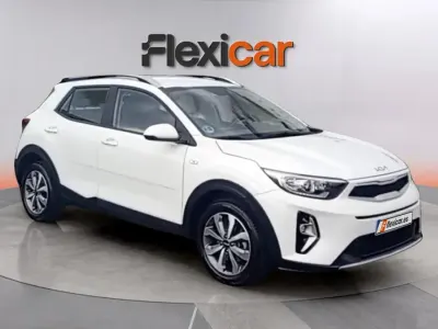 Usado Kia Stonic 84 HP (61 kW) 2023 Branco SUV