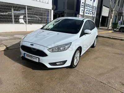 Usado Ford Focus Trend 120 CV (88 kW) 2017 Blanco Berlina