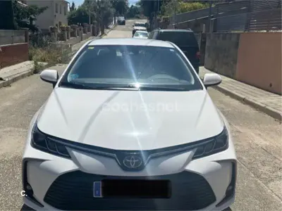 Usado Toyota Corolla Active 122 CV (89 kW) 2020 Blanco Berlina