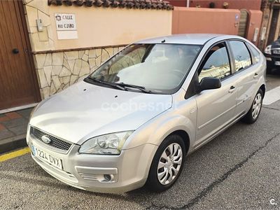 Usado Ford Focus Trend 115 CV (84 kW) 2006 Gris / plata Berlina