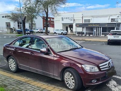 Usado Mercedes C220 Classic 150 CV (110 kW) 2007 Granate Familiar