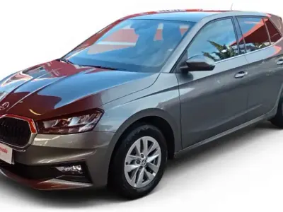 Usado Skoda Fabia Selection 80 CV (58 kW) 2024 Gris Utilitario