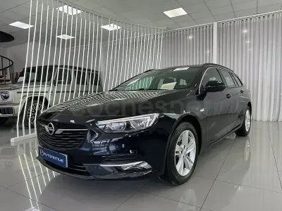 Usado Opel Insignia Selective 136 CV (100 kW) 2019 Azul Familiar