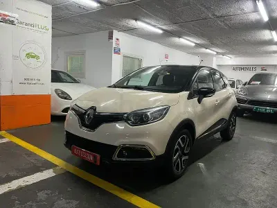 Usado Renault Captur Zen 90 CV (66 kW) 2015 Beige SUV
