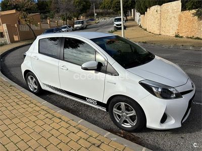 Blanco Usado 2014 Toyota Yaris Hybrid Active Berlina | 9600 € (Precio justo)