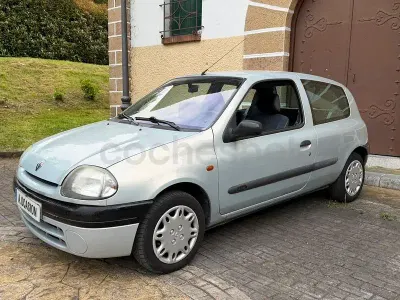 Usado Renault Clio 75 CV (55 kW) 1999 Gris / plata Berlina
