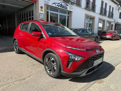Usado Hyundai Bayon 100 CV (73 kW) 2023 Rojo SUV