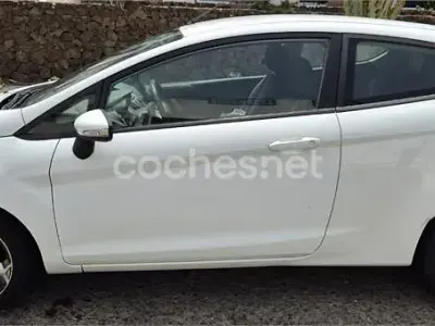 Usado Ford Fiesta Trend 82 CV (60 kW) 2011 Blanco Berlina