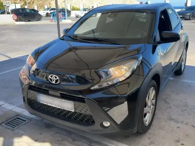Usado Toyota Aygo X X-play 72 CV (52 kW) 2024 Negro SUV