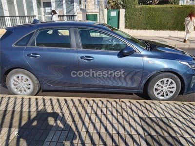 Usado Kia Ceed 120 CV (88 kW) 2019 Azul Utilitario