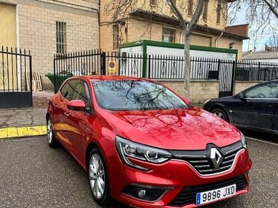 Usado Renault Mégane IV Bose Edition 130 CV (95 kW) 2017 Rojo Berlina