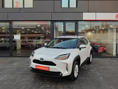 Usado Toyota Yaris Cross Active 116 CV (85 kW) 2023 Blanco SUV