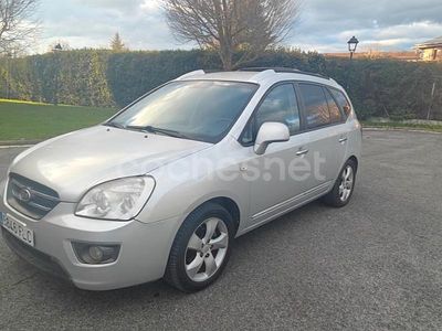 Usado Kia Carens 140 CV (102 kW) 2007 Gris / plata Monovolumen