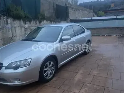 Usado Subaru Legacy 140 CV (102 kW) 2005 Gris / plata Berlina