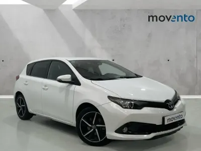 Begagnad Toyota Auris Hybrid Edition 136 HK (100 kW) 2018 Vit Sedan