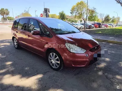 Usado Ford S-MAX Titanium 140 CV (102 kW) 2007 Granate Monovolumen