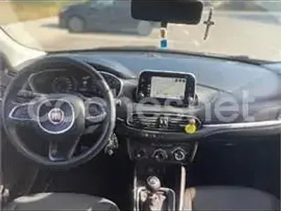 Usado Fiat Tipo Pop 95 CV (69 kW) 2018 Gris / plata Berlina