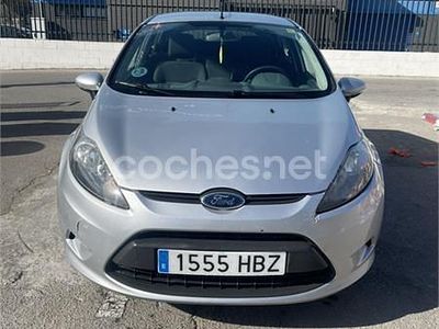 Usado Ford Fiesta Trend 82 CV (60 kW) 2011 Gris / plata Utilitario