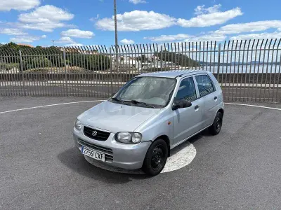 Usado Suzuki Alto 63 CV (46 kW) 2004 Gris / plata Utilitario