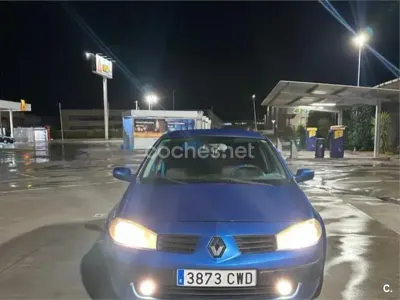 Usado Renault Mégane Authentique 98 CV (72 kW) 2004 Azul Berlina