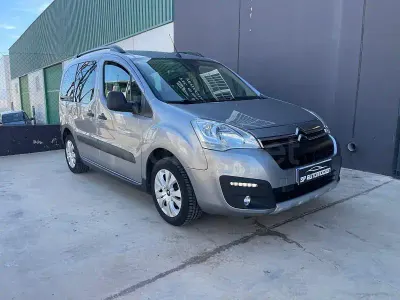 Usado Citroën Berlingo Feel 102 CV (75 kW) 2018 Azul Monovolumen