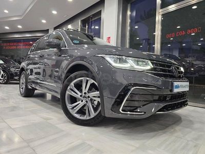 Usado VW Tiguan R-line 150 CV (110 kW) 2022 Gris / plata SUV