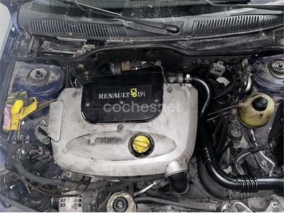 Usado Renault Mégane Dynamique 105 CV (77 kW) 2001 Azul Berlina