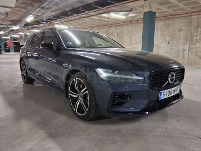 Usado Volvo V60 R-Design 390 CV (286 kW) 2021 Azul Familiar