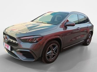 Gris / plata Usado 2024 Mercedes GLA200 SUV | 42.900 € (Precio justo)