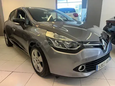 Usado Renault Clio IV Business 75 CV (55 kW) 2013 Gris / plata Berlina