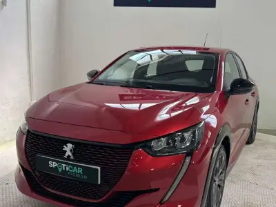 Usado Peugeot e-208 Active 100 kW (136 CV) 2023 Rojo Utilitario