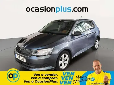 Usado Skoda Fabia Ambition 75 CV (55 kW) 2015 Gris Utilitario