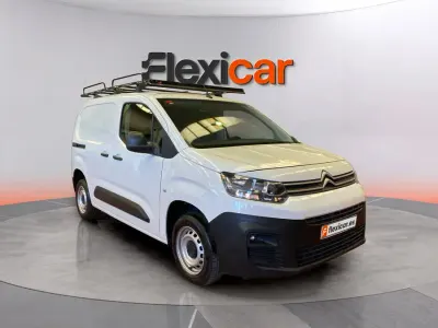Usado Citroën Berlingo Live 102 CV (75 kW) 2022 Blanco Monovolumen