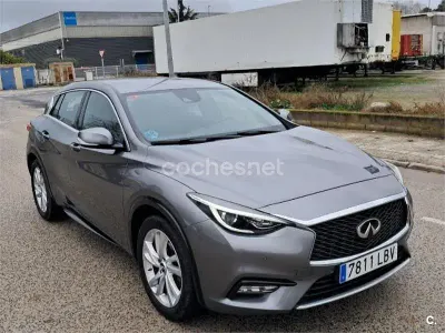Usado Infiniti Q30 Premium 122 CV (89 kW) 2019 Gris / plata Berlina