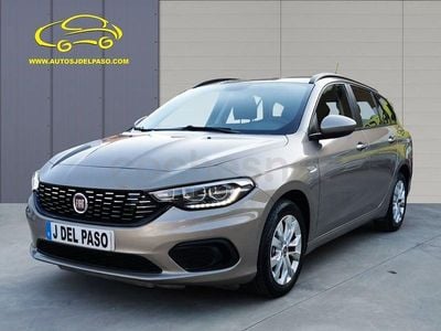 Usado Fiat Tipo Easy 95 CV (69 kW) 2018 Beige Familiar