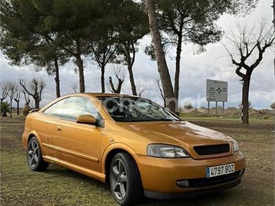 Usado Opel Astra Edition 147 CV (108 kW) 2001 Naranja Coupe