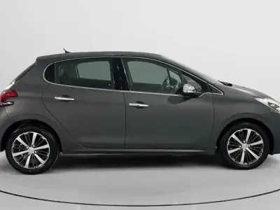Usado Peugeot 208 Allure 110 CV (80 kW) 2017 Utilitario
